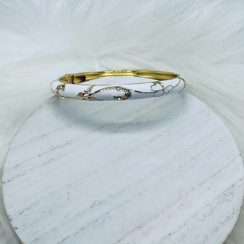 White Jasmine Floral Enamel Cloisonne Bracelet Bangle